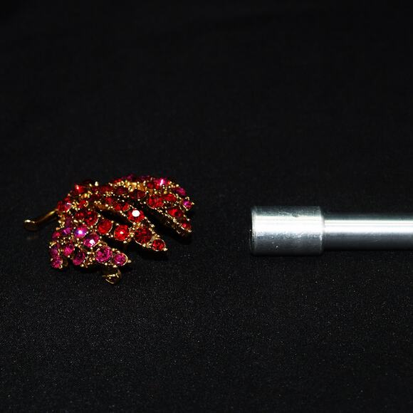 Vintage Floral Red Pink Rhinestone Brooch, Gold Tone, 1990s Jewelry - Picture 5 of 8